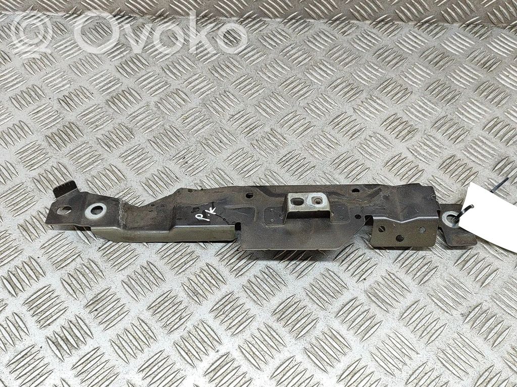 Volvo S90, V90 Lokasuojan kannake 
