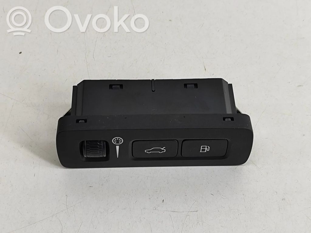 Tailgate/boot open switch button   31443874