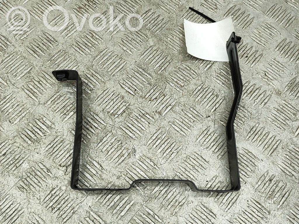 Volvo XC90 Akun kiinnike 