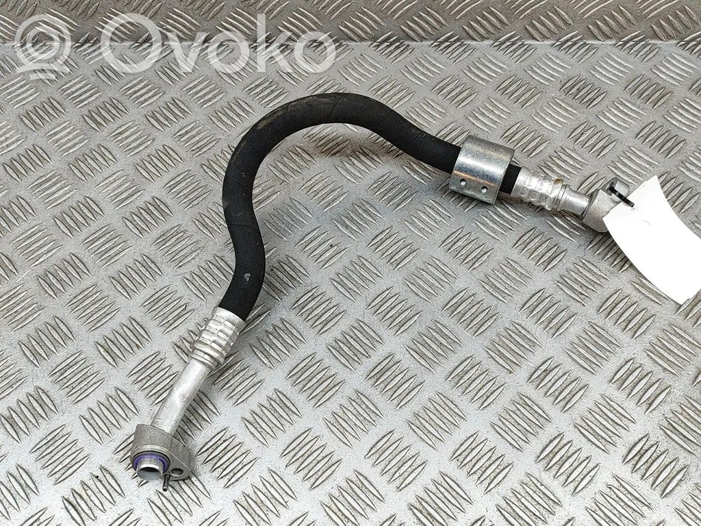 BMW iX Ilmastointilaitteen putki (A/C) 