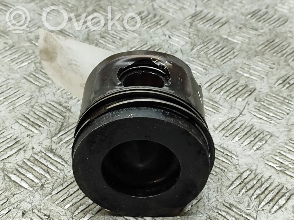 BMW 1 E81 E87 Piston 