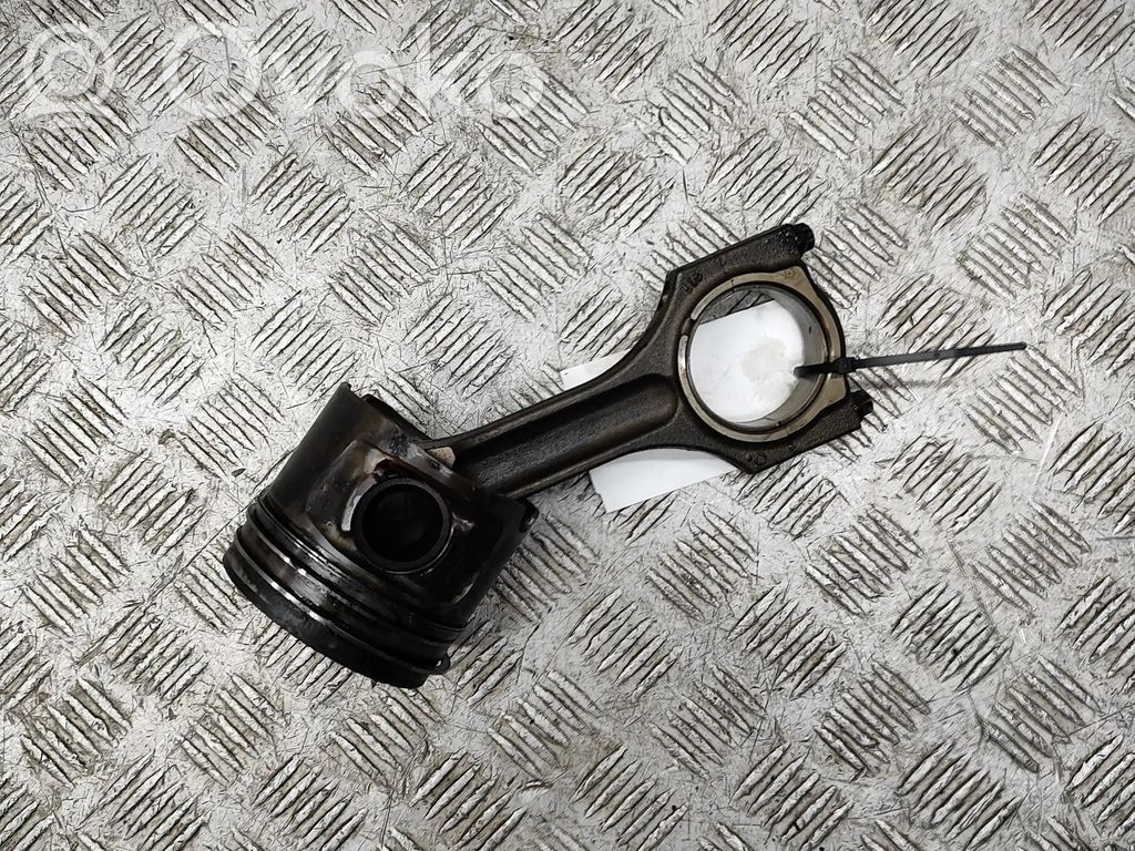 BMW 1 E81 E87 Piston 