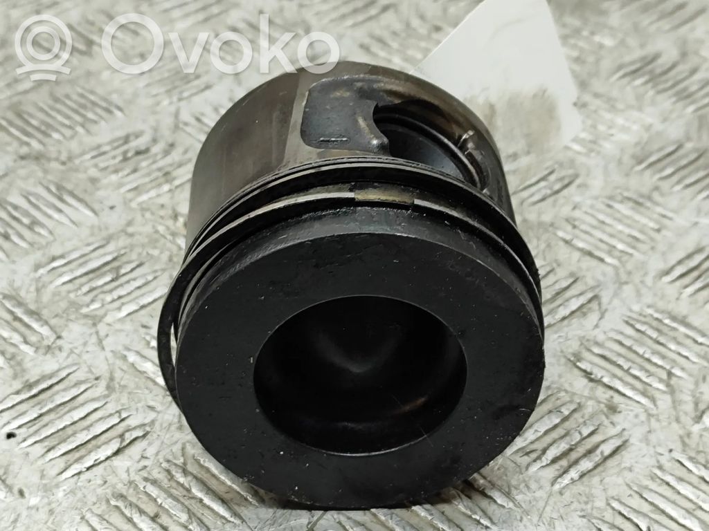 BMW 1 E81 E87 Piston 