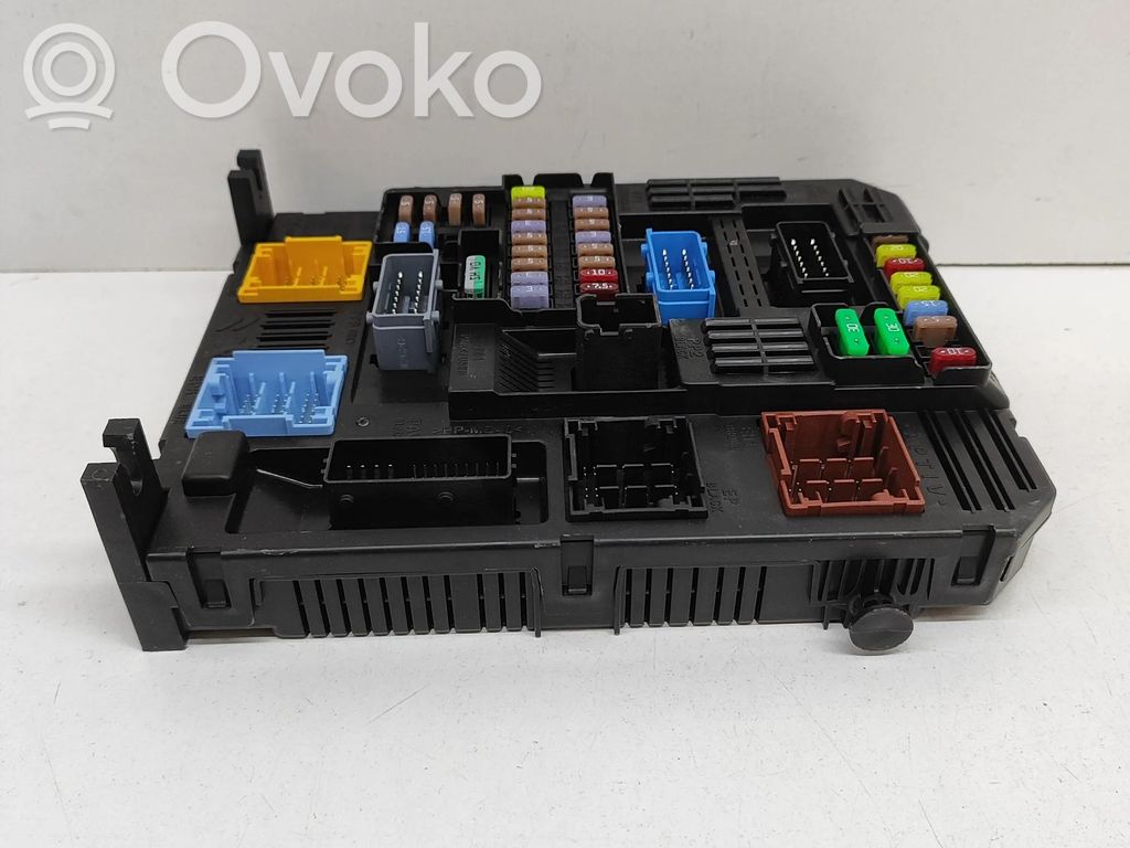 Peugeot 2008 II Fuse module 