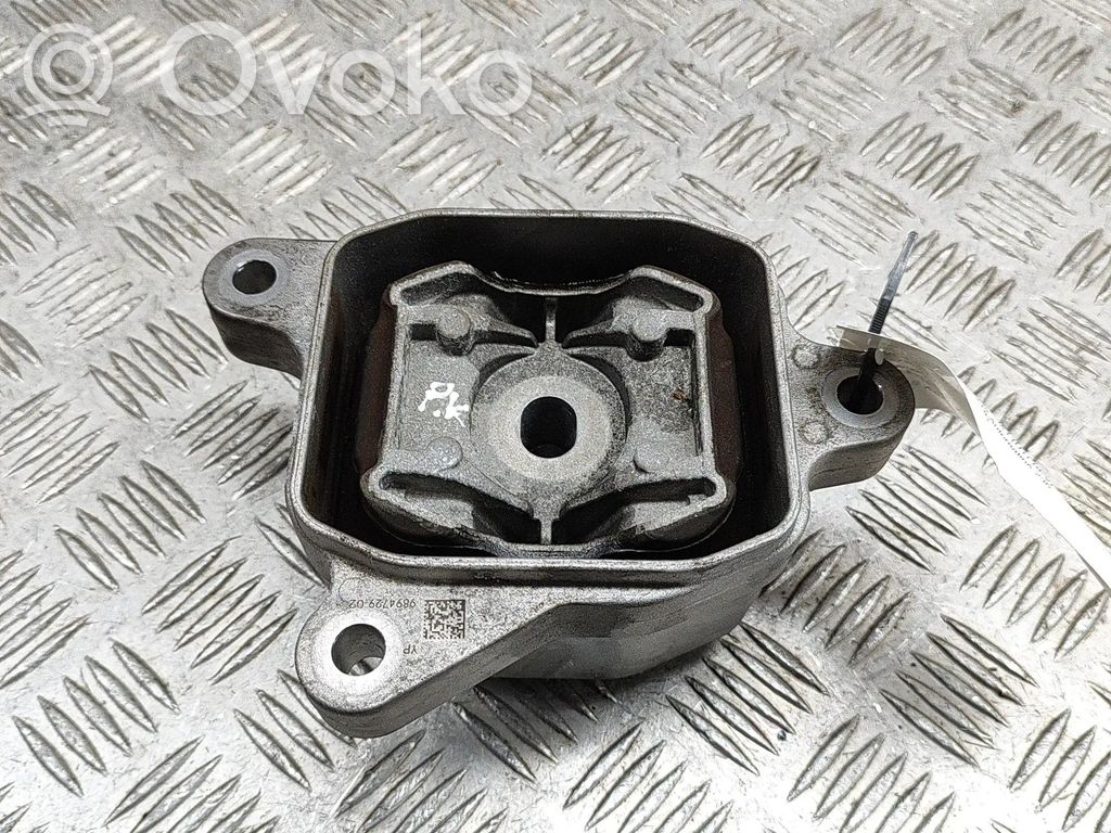 BMW iX1 Engine mount bracket 