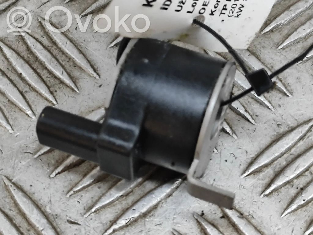 Tesla Model 3 Solenoīda vārsts 