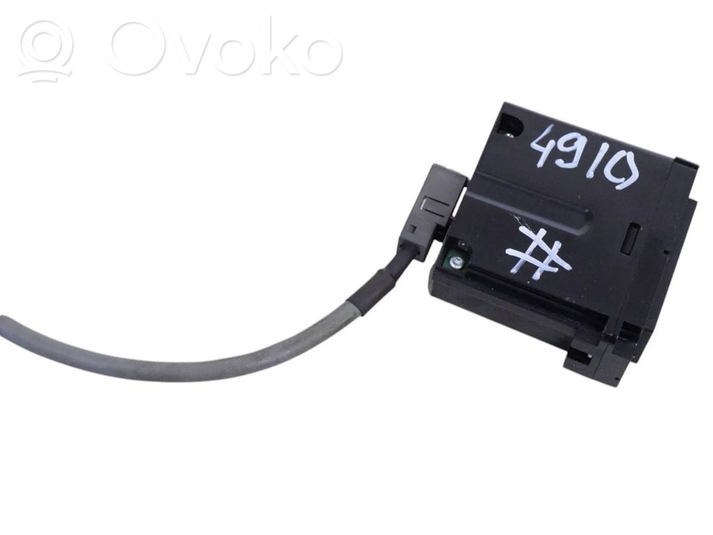 Jaguar XF X250 USB socket connector 