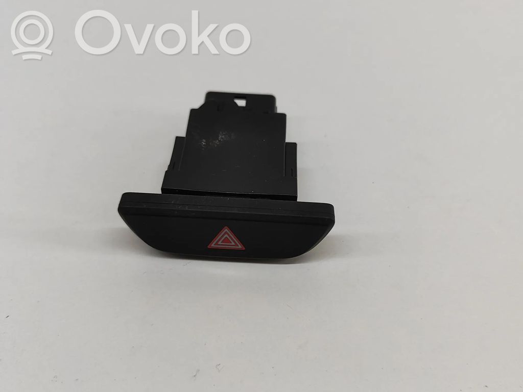 Toyota Yaris Cross Botón interruptor de luz de peligro 