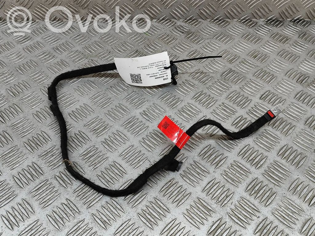 Tesla Model 3 Enchufe conector entrada auxiliar 
