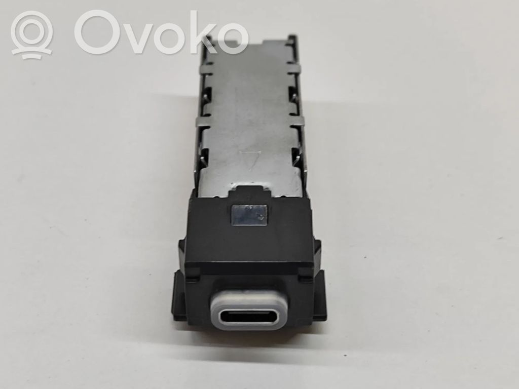 Toyota C-HR II Enchufe conector USB 