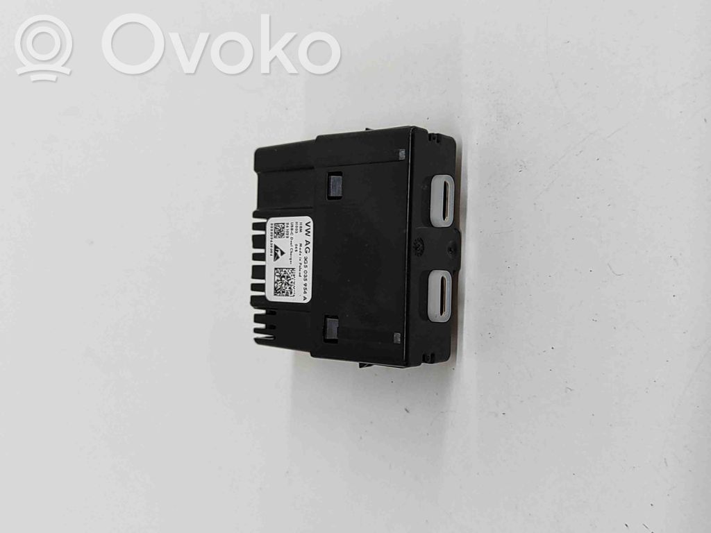 Skoda Enyaq iV Priză USB 