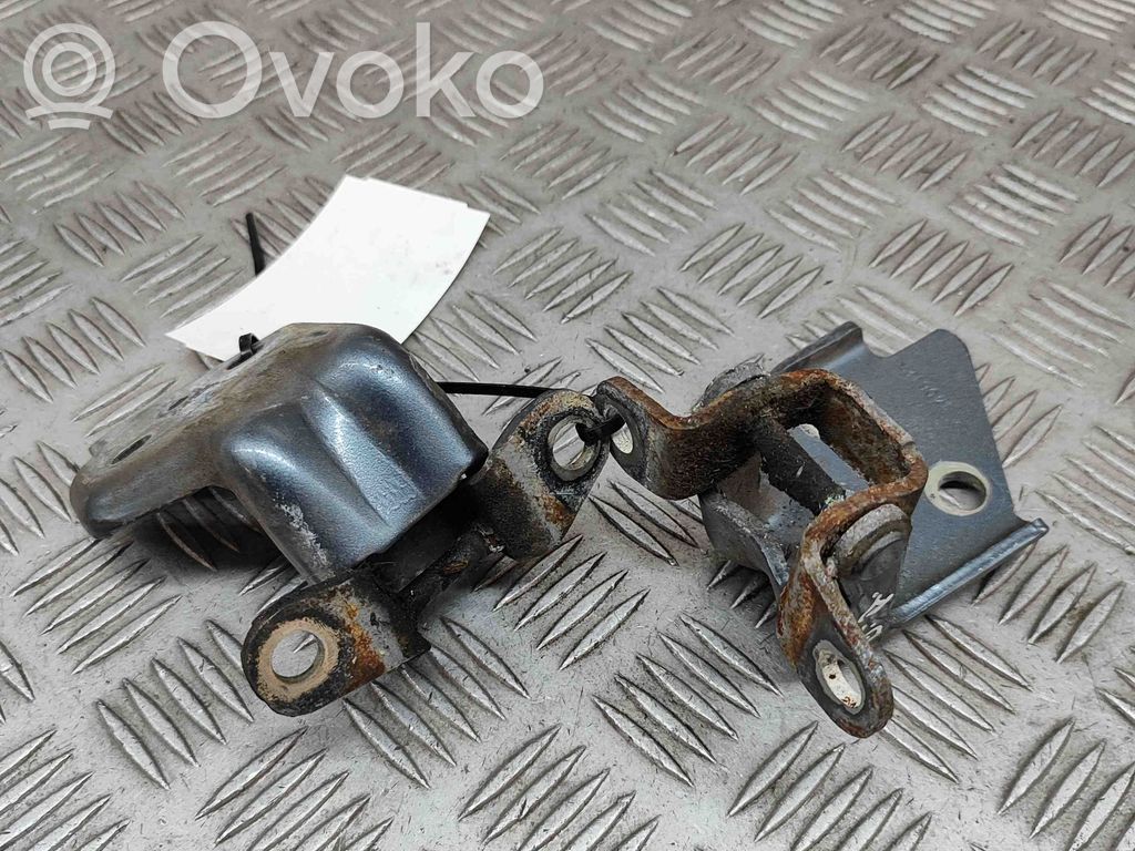 Isuzu D-Max Rear door hinge set 