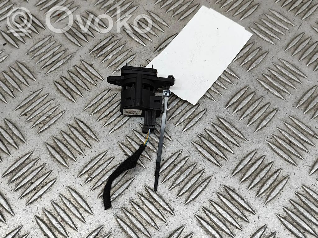 Tesla Model 3 Öltemperatur Sensor Fühler Geber 
