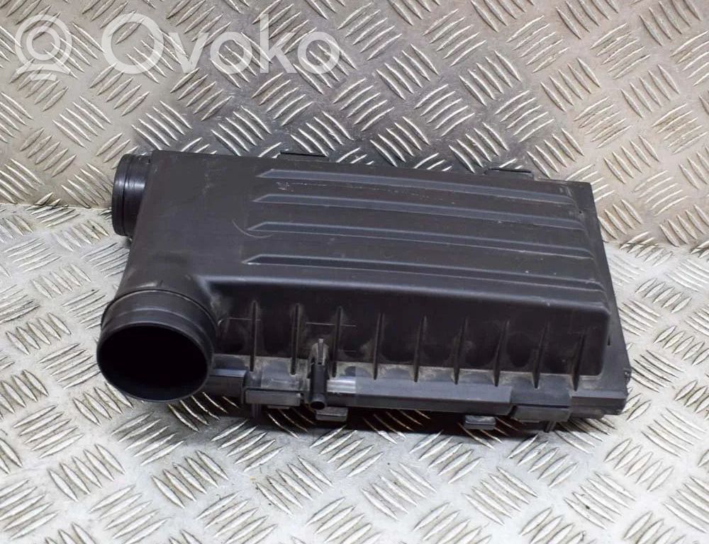 Audi A3 S3 8V Obudowa filtra powietrza 