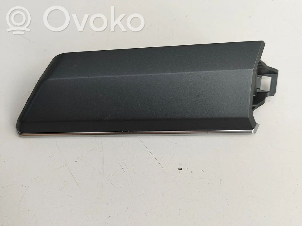 Audi e-tron Dashboard glove box trim 