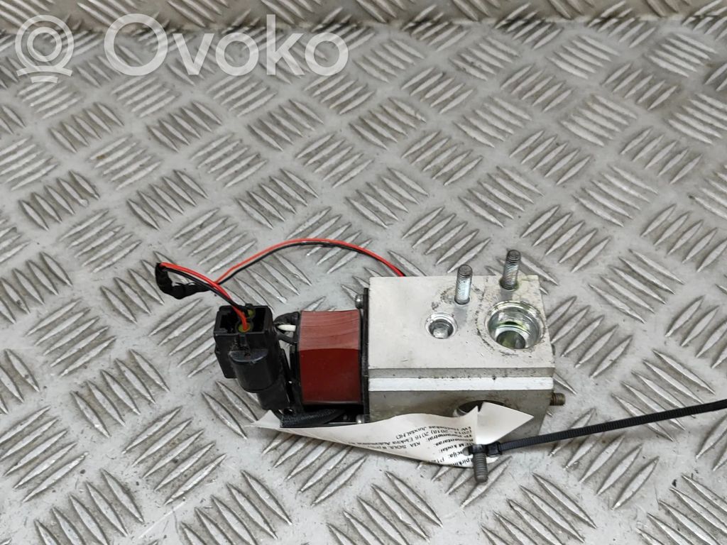 KIA Soul Air conditioning (A/C) expansion valve 