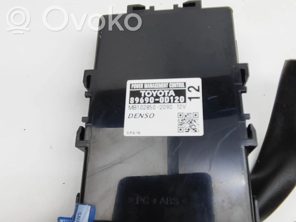 Toyota Yaris Przekaźnik sterujący prądem 