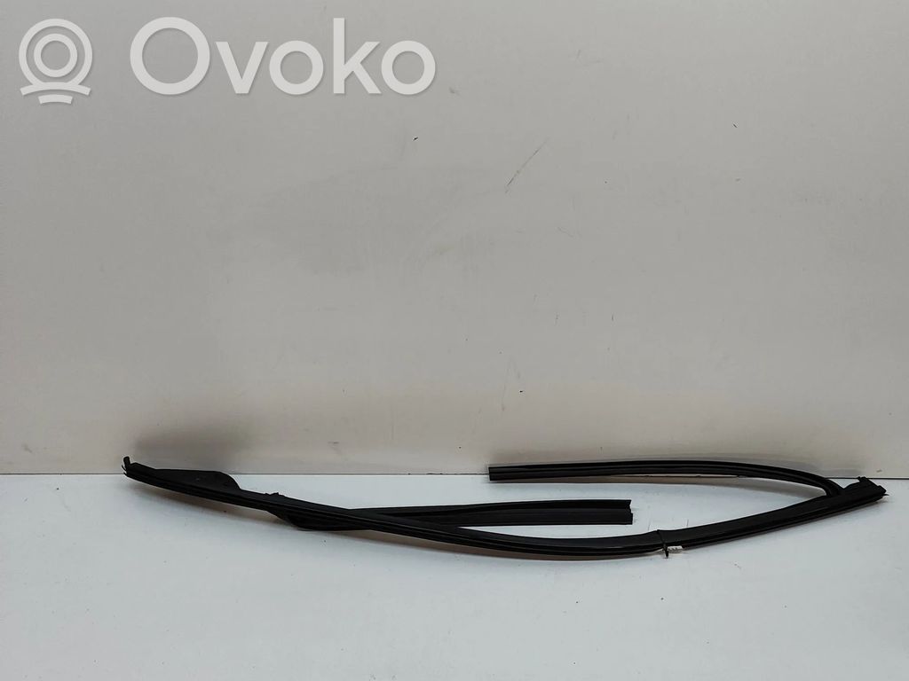Volvo XC90 Rivestimento modanatura del vetro della portiera anteriore 