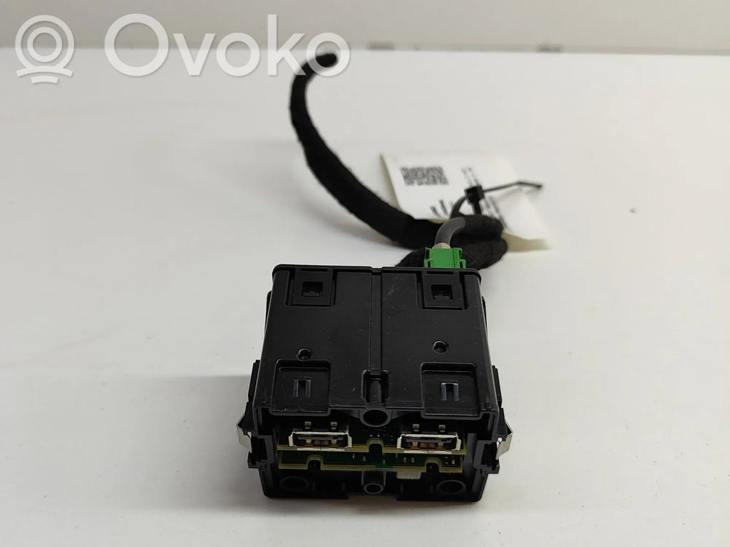 Enchufe conector USB   81A035736