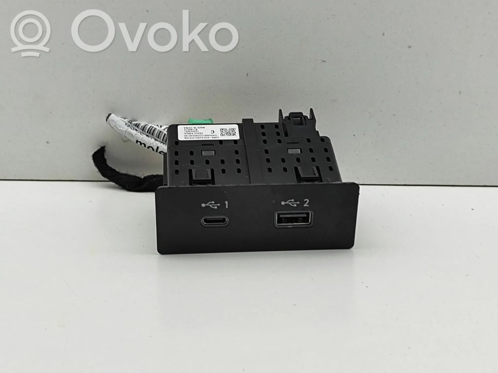 Nissan Juke II F16 Enchufe conector USB 