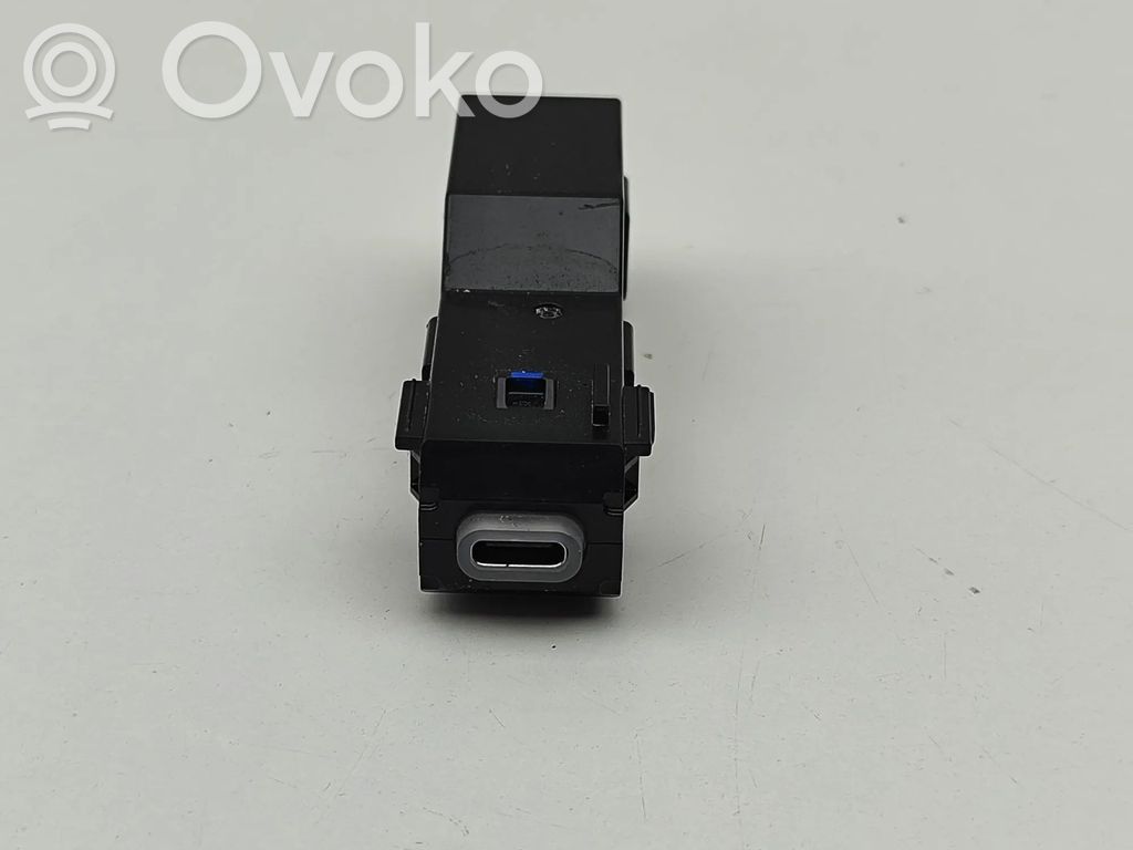 Toyota C-HR II Enchufe conector USB 