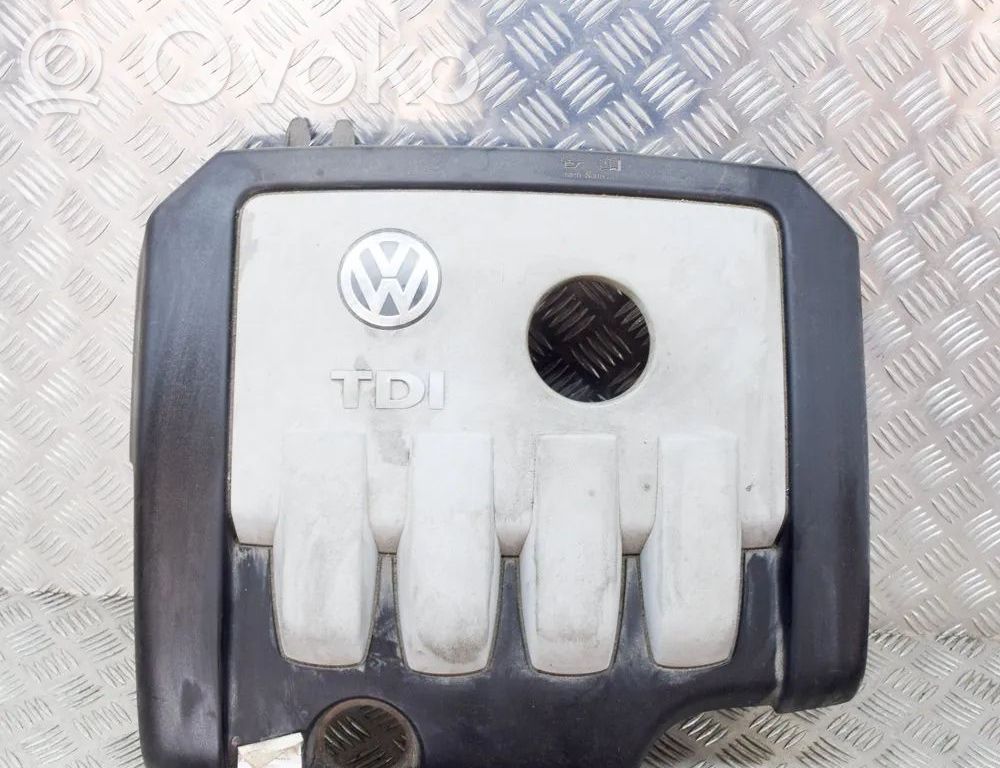 Volkswagen PASSAT B6 Capac protecție motor 