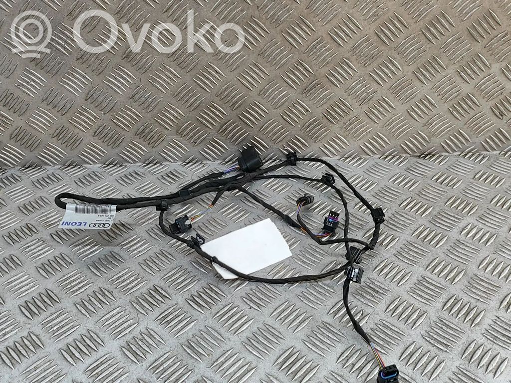 Audi Q4 Sportback e-tron Parkavimo (PDC) daviklių instaliacija 