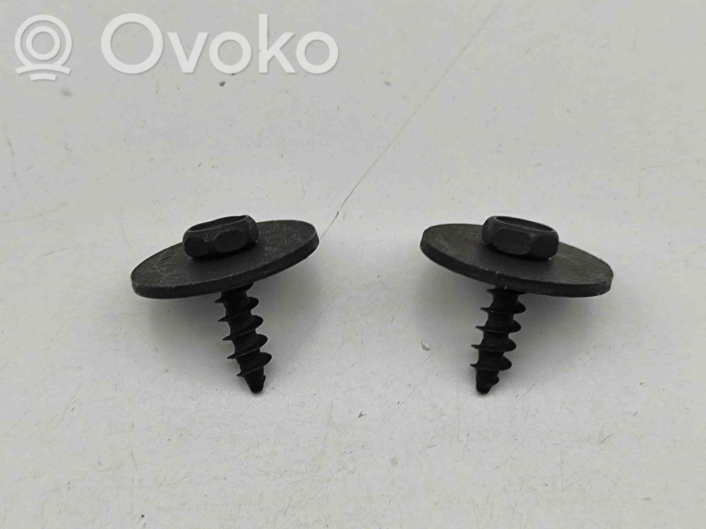 BMW 1 F20 F21 Mutterit/pultit 