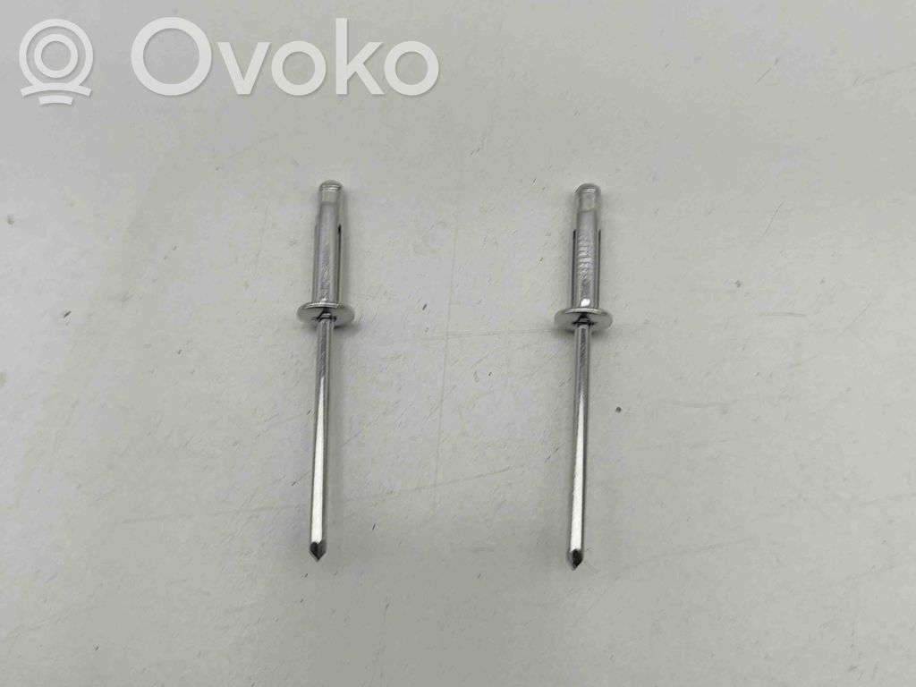 Mutterit/pultit   86829A2000