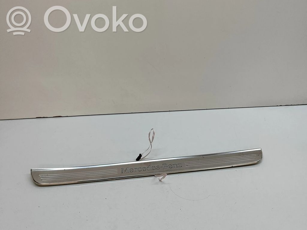 Mercedes-Benz C W205 Rivestimento montante (A)