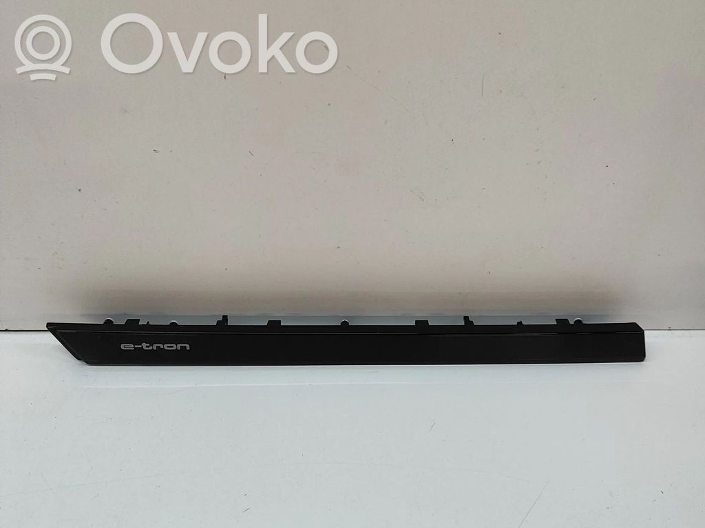 Audi e-tron Dashboard glove box trim 