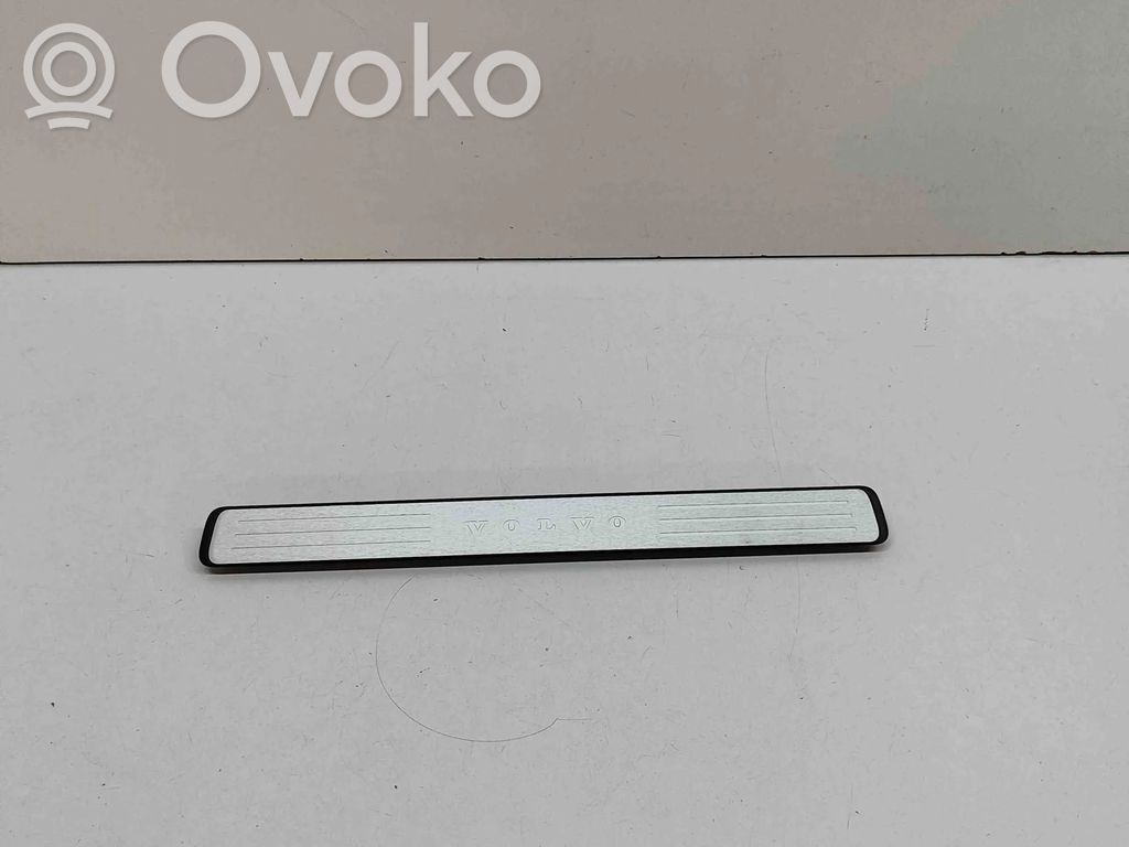 Volvo XC60 Capac prag față