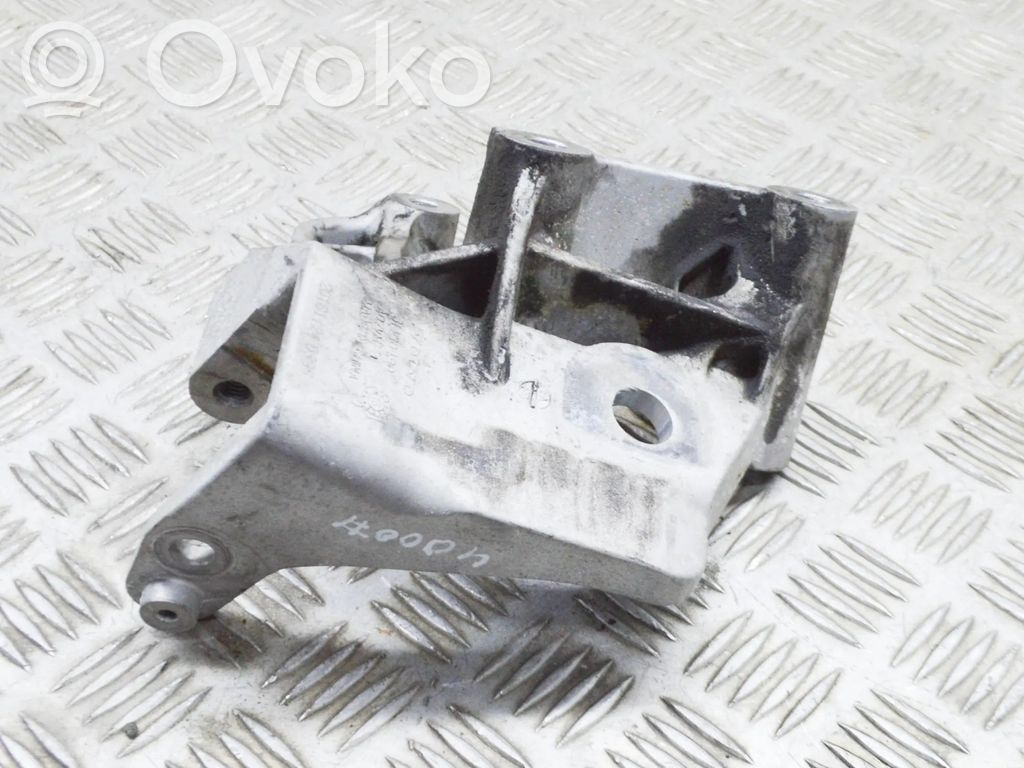 Volvo S90, V90 Engine mounting bracket 