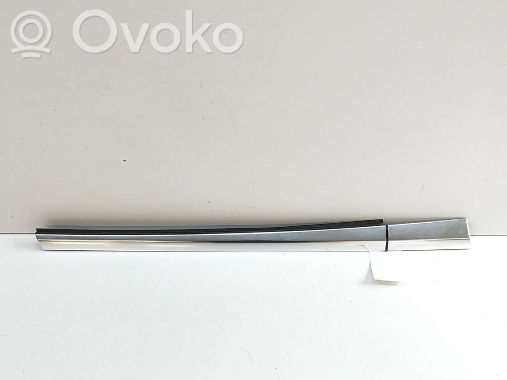 Mercedes-Benz C W205 Listwa / Uszczelka szyby drzwi tylnych