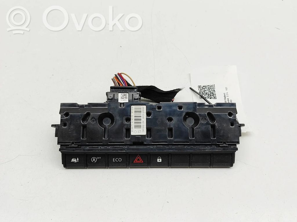 Nissan NV400 Un conjunto de interruptores 