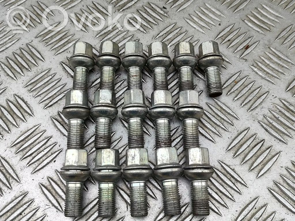 Tuercas/tornillos   WHT002438