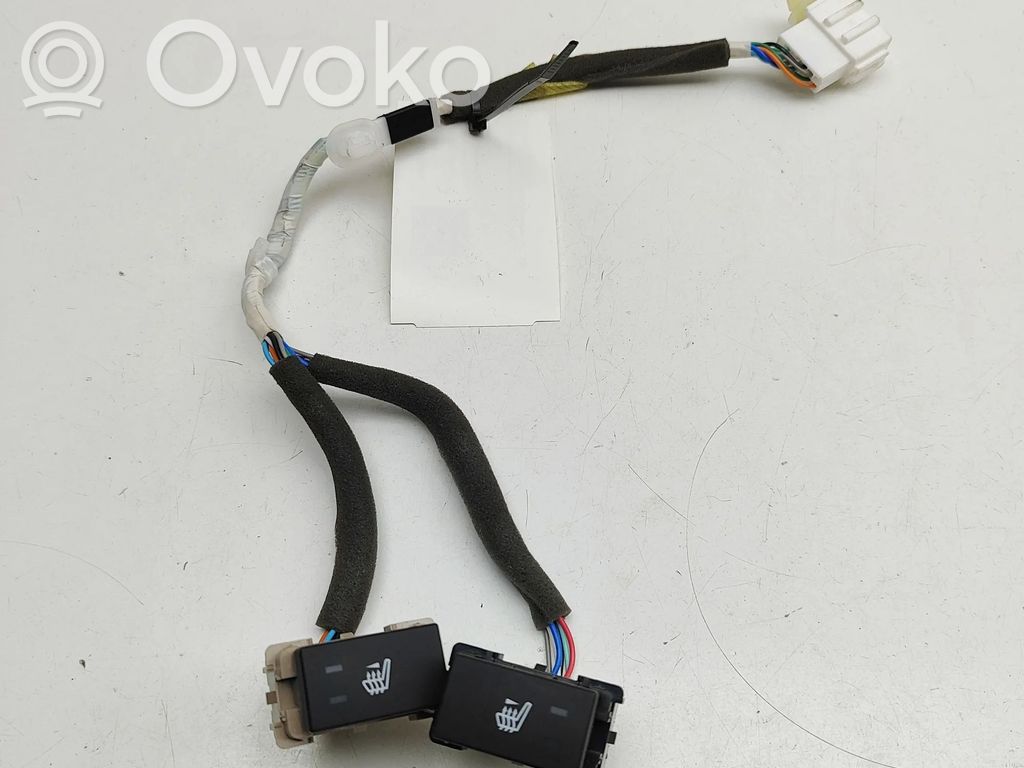 Subaru Forester SK Interruptor de calefacción del asiento 