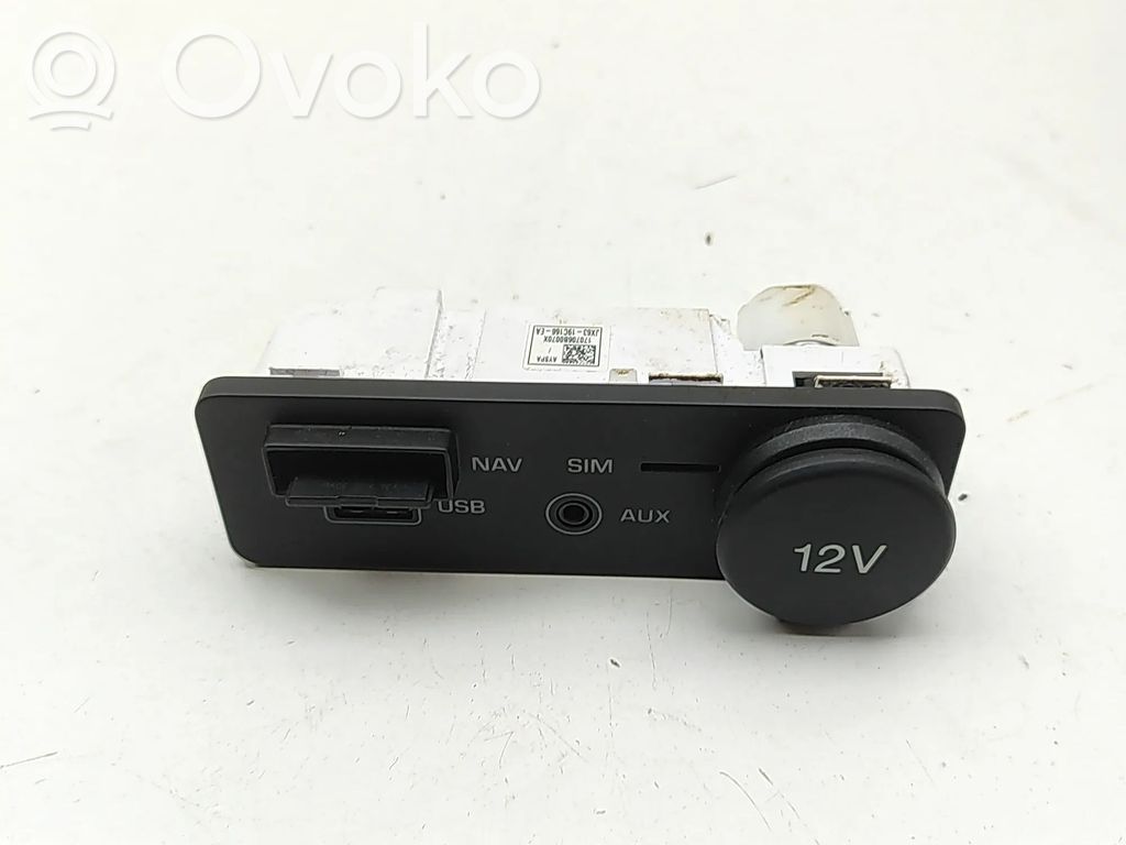 Jaguar F-Pace Enchufe conector entrada auxiliar 