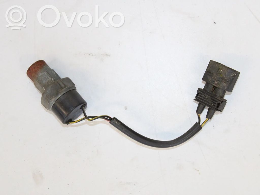 BMW 3 E30 Ilmastointilaitteen paineanturi (A/C) 