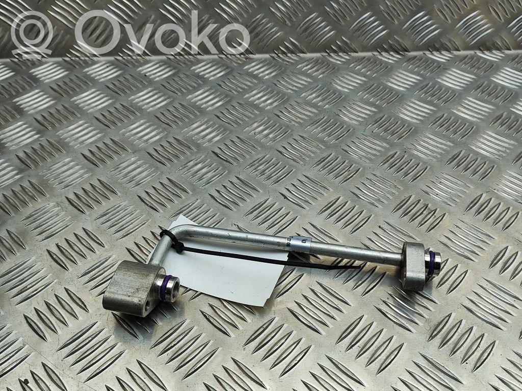 Porsche Taycan 9J1 Ilmastointilaitteen putki (A/C) 