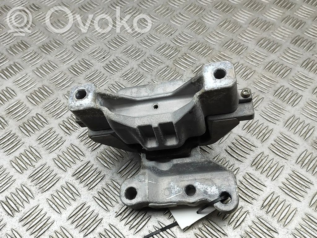 Mitsubishi Outlander Engine mount bracket 