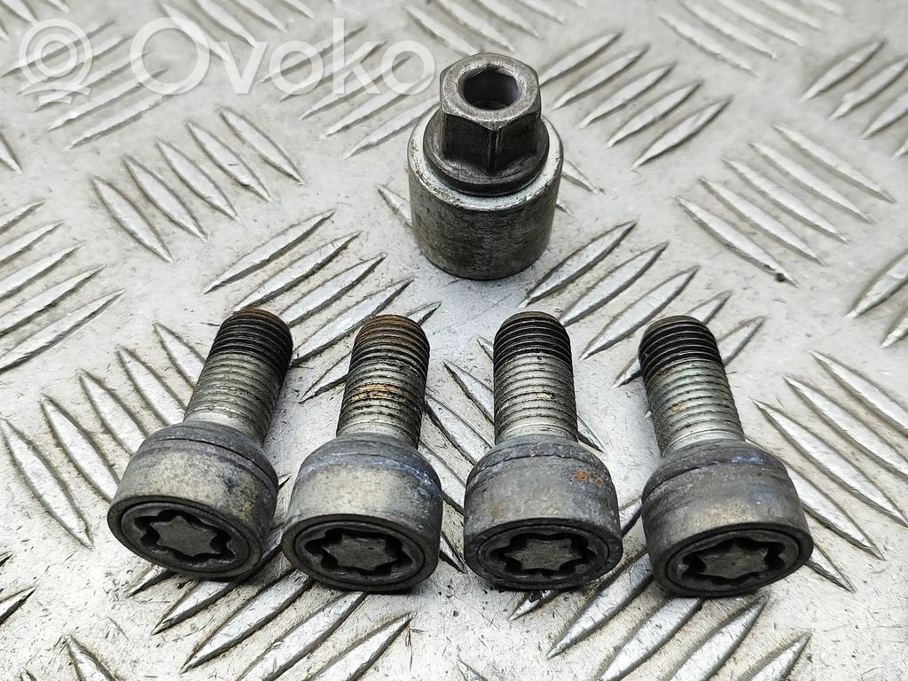 Skoda Superb B8 (3V) Vanteiden varkaudenestomutterit ja avainhylsy 