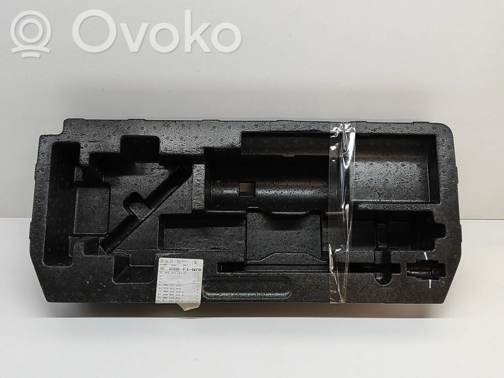 Audi e-tron Other trunk/boot trim element 