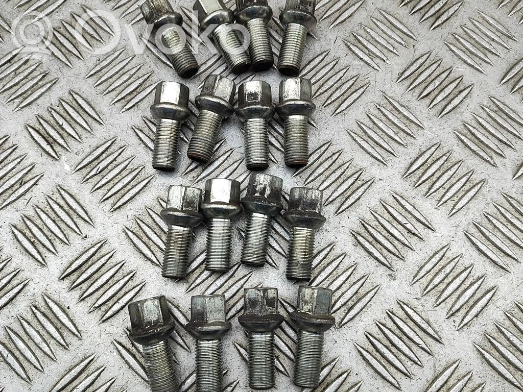 Tuercas/tornillos   WHT002437