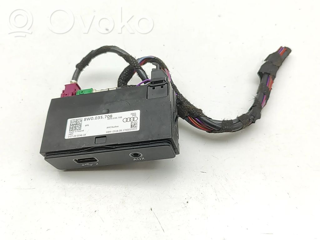 Enchufe conector entrada auxiliar   8W0035708