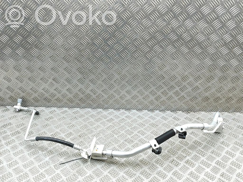 BMW XM Ilmastointilaitteen putki (A/C) 