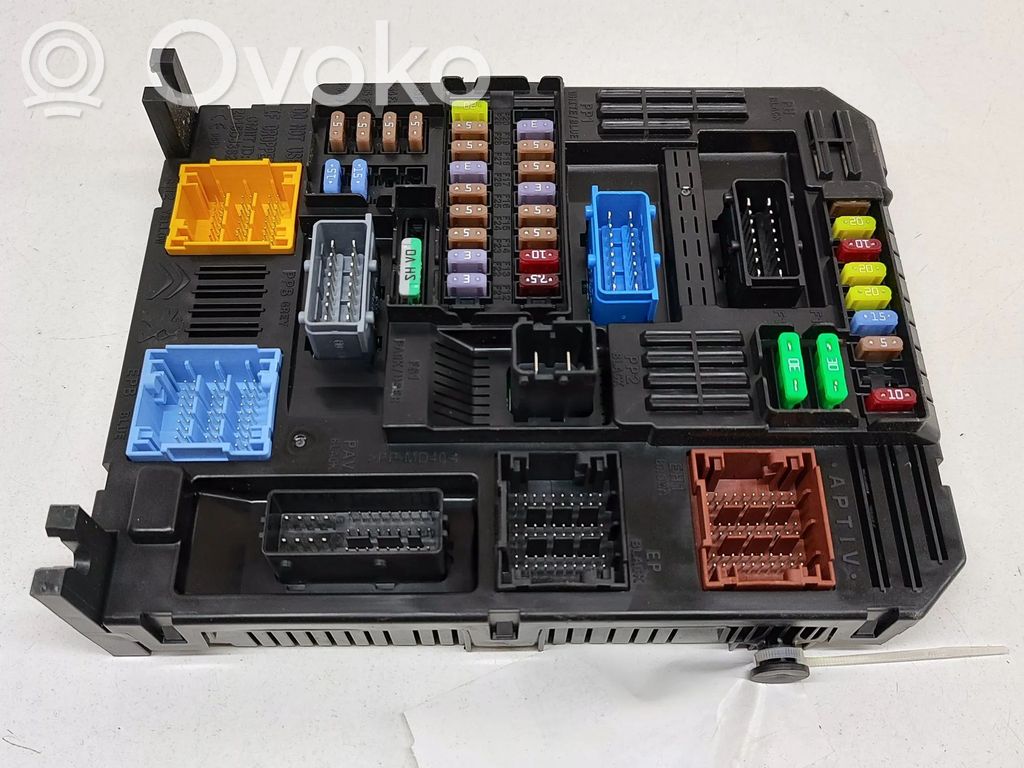 Opel Crossland X Fuse module 