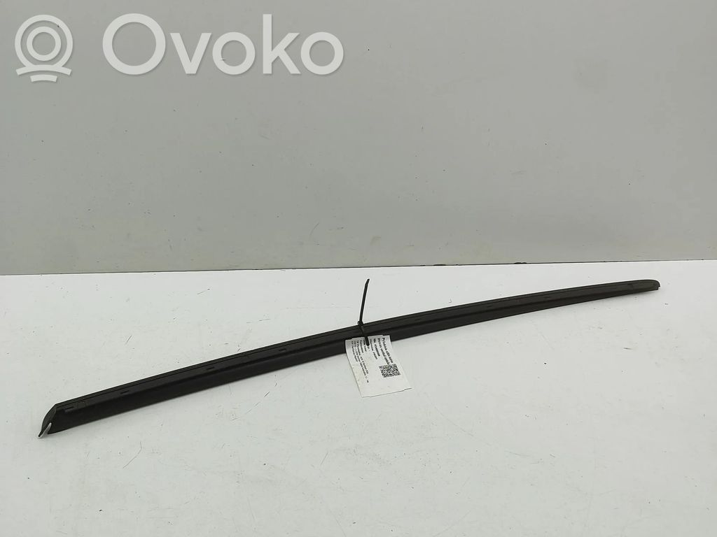 Windshield trim   8W6854327B