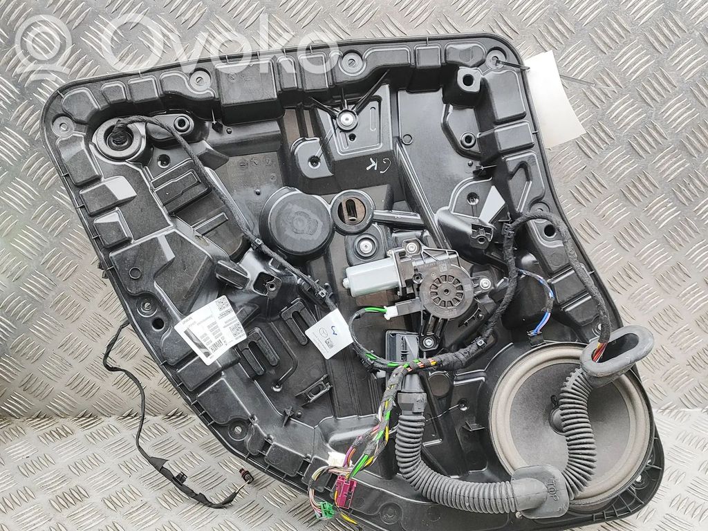 Mercedes-Benz GLA H247 Elektryczny podnośnik szyby drzwi tylnych 