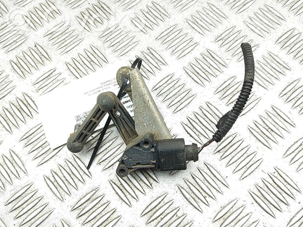 Headlight/headlamp level sensor   102794100B